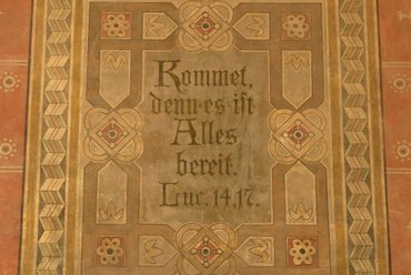 linke Altarwand - Inschrift